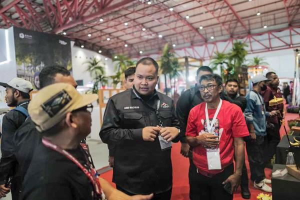 Kang Arief Rachman Hadir di Rakernas PDIP Kenalkan Produk UMKM Binaannya