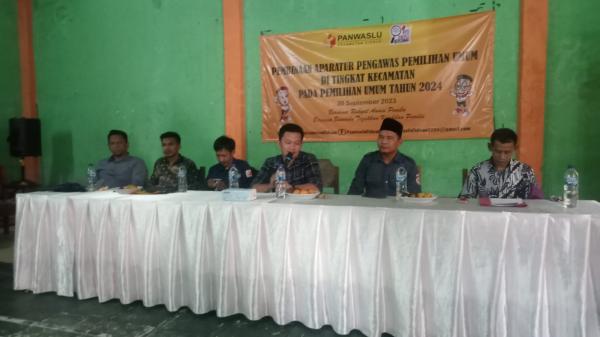 Bawaslu Kabupaten Cianjur Beri Pembinaan Pemilu ke Panwascam Cidaun Cianjur