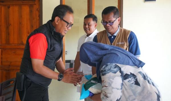 174 KK di 6 Desa Kecamatan Peundeuy Garut Dapat Bantuan Beras Miskin Ektrem