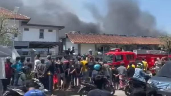 Panik Kebakaran Gudang Logistik RSUD dr Slamet Garut, Ratusan Pasien Dievakuasi