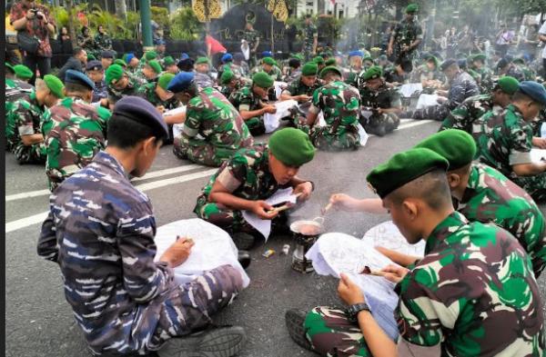 Hari Batik Nasional 2023, 1001 Prajurit TNI Membatik Sepanjang Jalan Jenderal Sudirman Yogyakarta