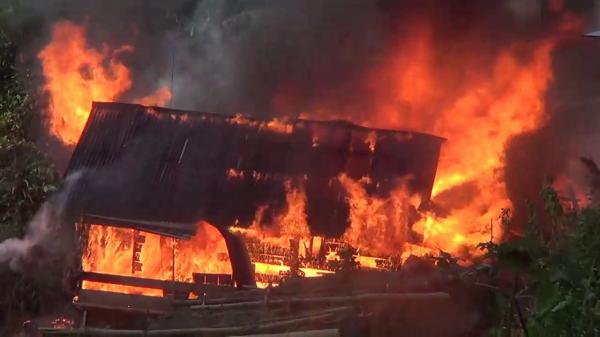 Kebakaran Pemukiman Padat di Mamasa, Tiga Rumah dan Satu Kios Warga Ludes