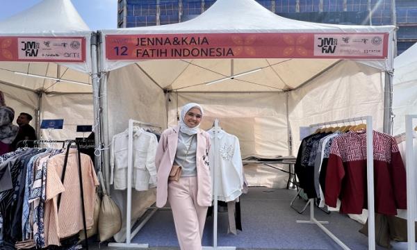 Hadir di Festival Korea Selatan, Jenna and Kaia Kenalkan Budaya Indonesia Lewat Fashion
