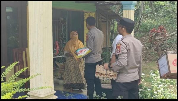 Polsek Padang Jaya Salurkan Bantuan kepada Purnawirawan Polri