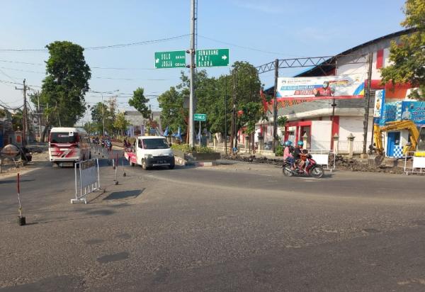 Contra Flow Diberlakukan di Jl Diponegoro Purwodadi Saat Pekerjaan Peningkatan Jalan