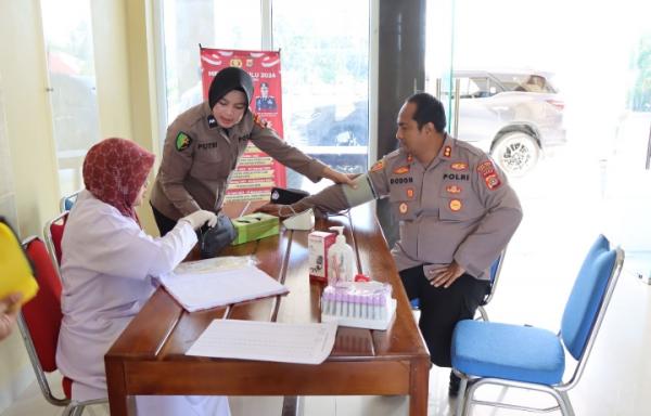 Kapolres Pidie Jaya Dukung Perayaan HUT Humas Polri ke-72 dengan Donor Darah