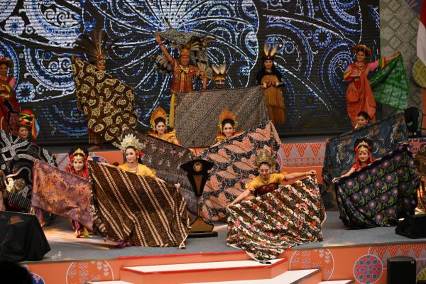 Peringati Hari Batik Nasional, Mendikbduristek Resmikan Museum Batik Indonesia