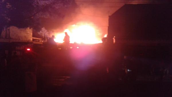 Update Kebakaran Gudang Rosok Pasar Kliwon Solo, Api Belum Padam, Pusat Api Diduga Dari Kulit Kabel