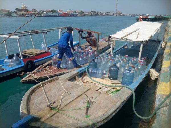 Akibat Musim Kemarau, Warga Pulau Panggang Antri Air Bersih