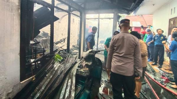 Kompor Minyak Terjatuh, Satu Unit Rumah di Kawasan OSM Ambon Hangus Terbakar