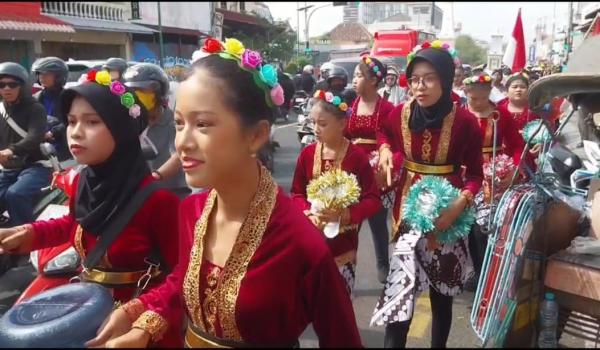 Ribuan Pelajar Tampilkan Potensi dan Karakter dalam Parade Budaya  Perayaan HUT Kota Jogja