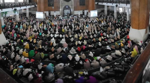 Ribuan Umat Islam Padati Masjid Agung Kota Tasikmalaya Peringati Maulid Nabi Muhammad SAW