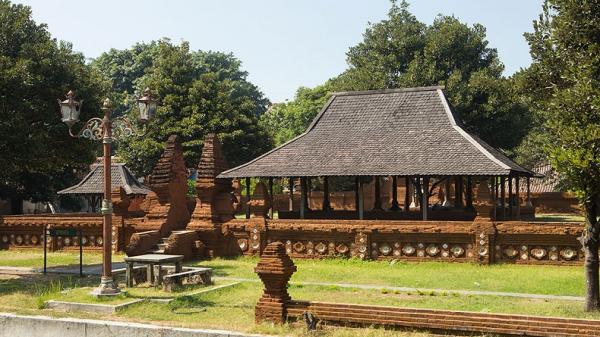 10 Tempat Bersejarah di Cirebon yang Wajib Dikunjungi, Kaya akan Nilai Sejarah dan Budaya