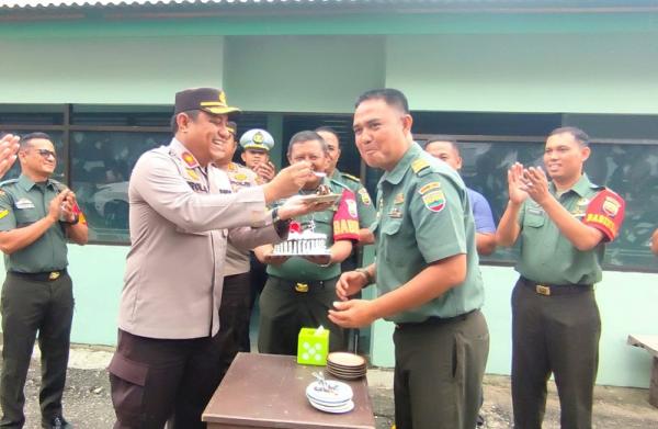Waka Polres Rohul Beri Kejutan untuk HUT TNI di Koramil 02 Rambah