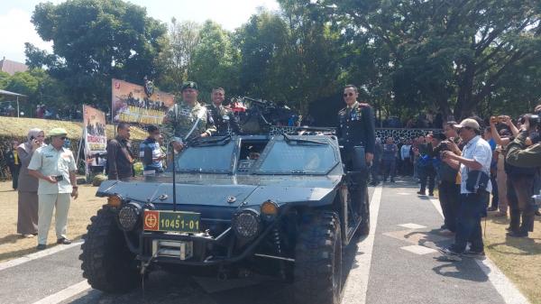 Peringatan HUT Ke-78 TNI di Tasikmalaya, Pameran Alutsista Jadi Tontonan Warga