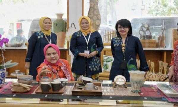 Kunjungi Dekranasda Jabar, Ibu Negara Apresiasi Kualitas Produk Kriya