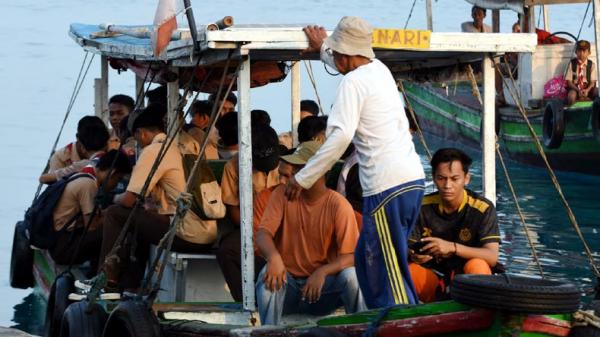 Aktifitas Pelajar di Kepulauan Seribu saat Menuju Sekolah