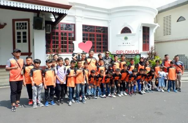 KBRI Malaysia Sambut Hangat Kunjungan Para Pemain Muda YTSS Bogor