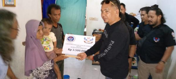 Wartawan Peduli Sosial Pemalang dan Ormas 234SC Serahkan Donasi Pengobatan Balita Penderita Tumor