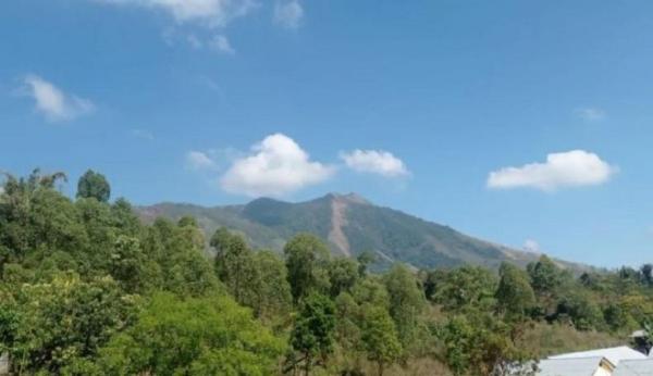 Status Gunung Inielika di Kabupaten Ngada  NTT Meningkat, Masyarakat Diimbau Waspada