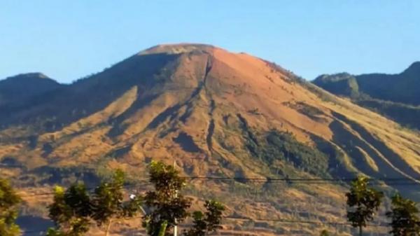 Gunung Inielika di NTT Statusnya Meningkat Level II, Warga dan Wisatawan Diimbau Waspada!