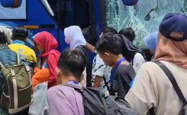 Terlunta-lunta 4 Jam di Pinggir Jalan, Kisah Siswa SMPN 3 Depok usai Bus Study Tour Tabrakan