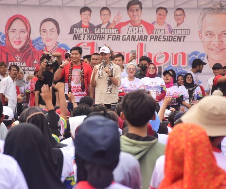 Relawan Network Ganjar Pranowo Gelar Senam Sore di Kota Cirebon