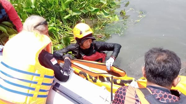 Terseret Arus Air, Dua Bocah Tenggelam Ditemukan 150 meter Dari Lokasi Kejadian