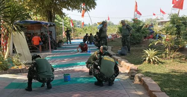 TNI Masuk Desa, Rapikan Situs Doro hingga Percantik Jalan Bersama Warga di Desa Gelam Sidoarjo