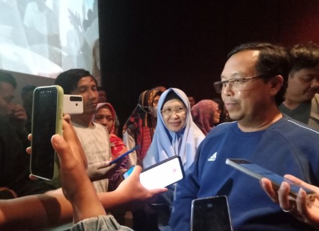Herman Khaeron Ajak Wartawan Cirebon Nobar Film Air Mata Diujung Sajadah