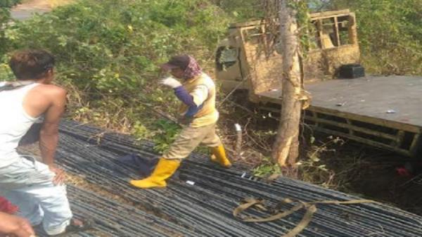 Kecelakaan Hari Ini! Truk Bermuatan Besi Terperosok ke Jurang di Puncak Dini Sukabumi, Sopir Tewas
