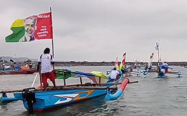 Relawan Kawanjuang Ganjar Pranowo di Pangandaran, Konvoi Perahu dan Lakukan Aksi Bersih-bersih