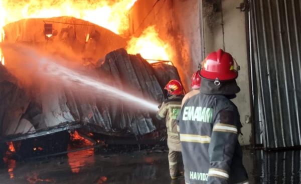 Pabrik Kayu Veneer di Polokarto Sukoharjo Ludes Terbakar, Penyebab Belum Diketahui