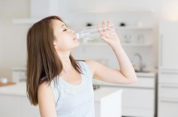 Banyak Minum Air Putih dan Kelola Stress ternyata Bisa Hindari Asam Urat Tinggi