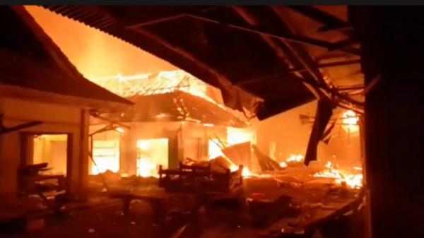 Pasar Sentral Wakuru Muna Terbakar, Puluhan Lapak Pedagang Ludes