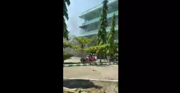 Gudang Penyimpanan Barang Bekas FKM UMI Makassar Terbakar, Mahasiswa Panik Selamatkan Diri