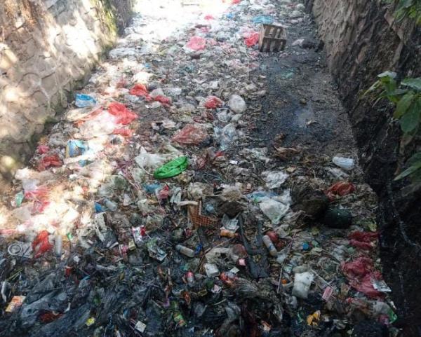 Jorok, Ini Penampakan Sampah Bantaran Sungai TPS Pasar Kranggot Cilegon