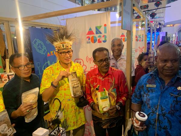 Putri Indonesia Papua 2014 Berbagi Kisah Buka Usaha Peternakan Ayam di Gelaran AKI 2023 Jayapura