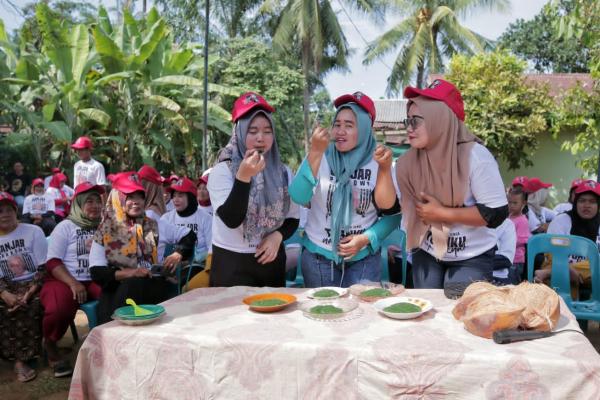 Gencarkan Perekonomian Daerah Lewat UMKM Lokal, Mak Ganjar Sumut Beri Bekal Pembuatan Dodol