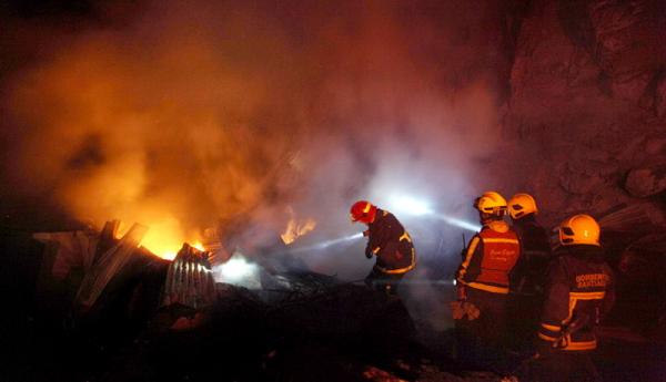 Pabrik Tisu di Mojokerto Terbakar Akibat Forklift Terbakar di Gudang