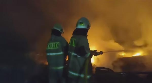 Kebakaran di Penjaringan Jakarta Utara Diduga Akibat Puntung Rokok Menyala yang Dibuang Sembarangan