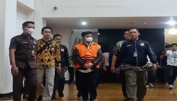 Ditahan 20 Hari di Rutan KPK, Syahrul Yasin Limpo Kenakan Baju Oranye dan Diborgol