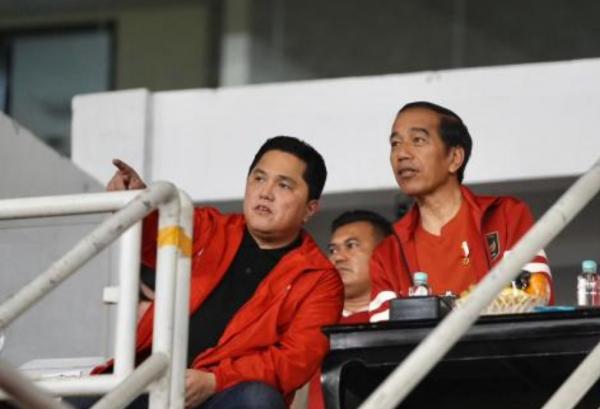 Momen Mesra Jokowi dan Erick Thohir Saat Nonton Bola, Sinyal Restui Dampingi Ganjar Jadi Cawapres!