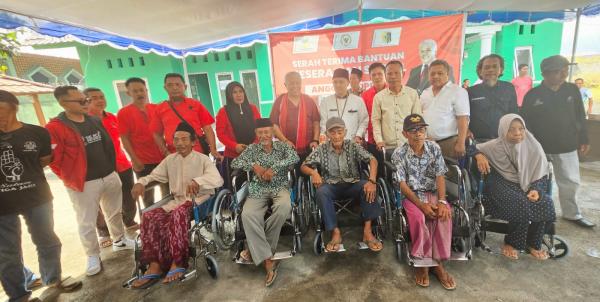 RH Kembali Gelontorkan Puluhan Kursi Roda bagi Penderita Lumpuh di Lombok