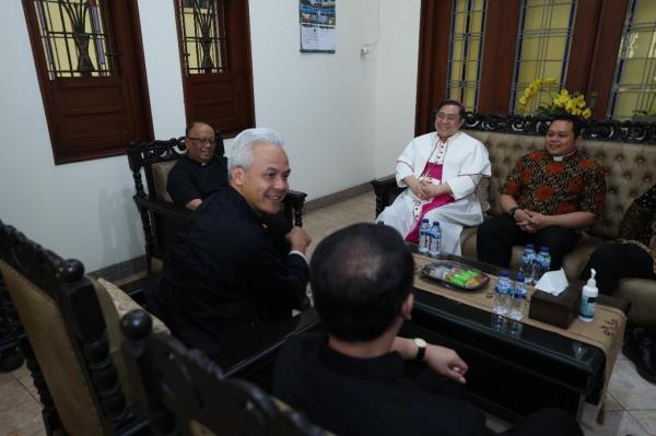Rawon dan Nasi Goreng Hangatkan Pertemuan Ganjar dengan Uskup Agung Malang