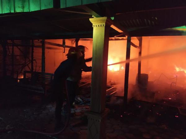 Rumah Untuk Toko di Wirosari Grobogan Ludes Terbakar, Kerugian Rp200 juta
