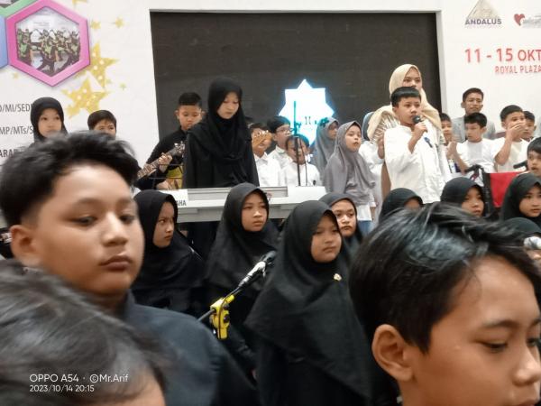 Siswa Berkebutuhan Khusus SD Mumtaz Ikuti Adu Bakat di Surabaya, Ini Serunya