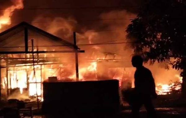 Empat Rumah dan 1 Gedung Walet Hangus Terbakar di Sampit Diduga Akibat Korseleting Listrik