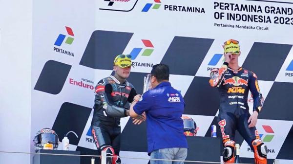 Ketua MPR RI Bamsoet Serahkan Trophy Juara Dunia Moto2 di Pertamina Mandalika International Circuit