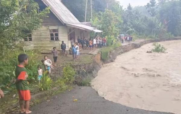 Jalan Penghubung Antar Kecamatan di Nias Selatan Terputus Akibat Banjir, Begini Penampakannya